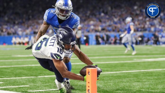 Seattle Seahawks WR Tyler Lockett (16) dives for a touchdown against the Detroit Lions.
