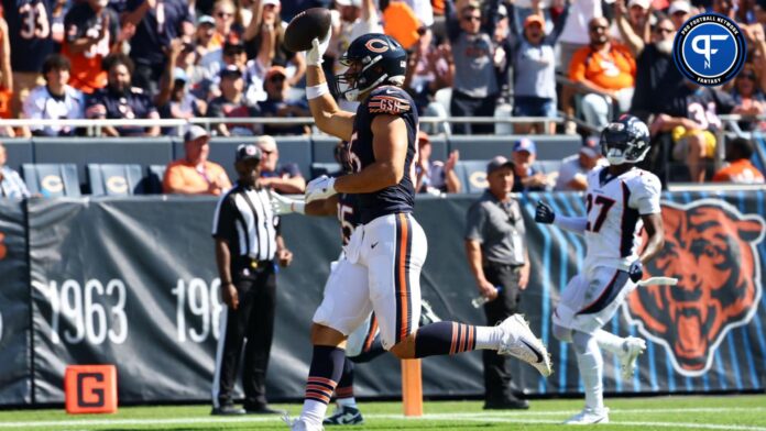 Cole Kmet (85) catches a touchdown against the Denver Broncos during the first half at Soldier Field.