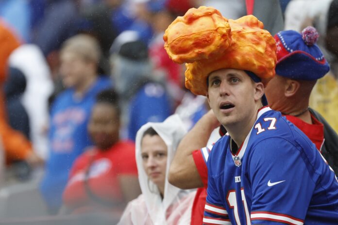 Buffalo Bills and Cleveland Browns fans tailgate in Detroit 