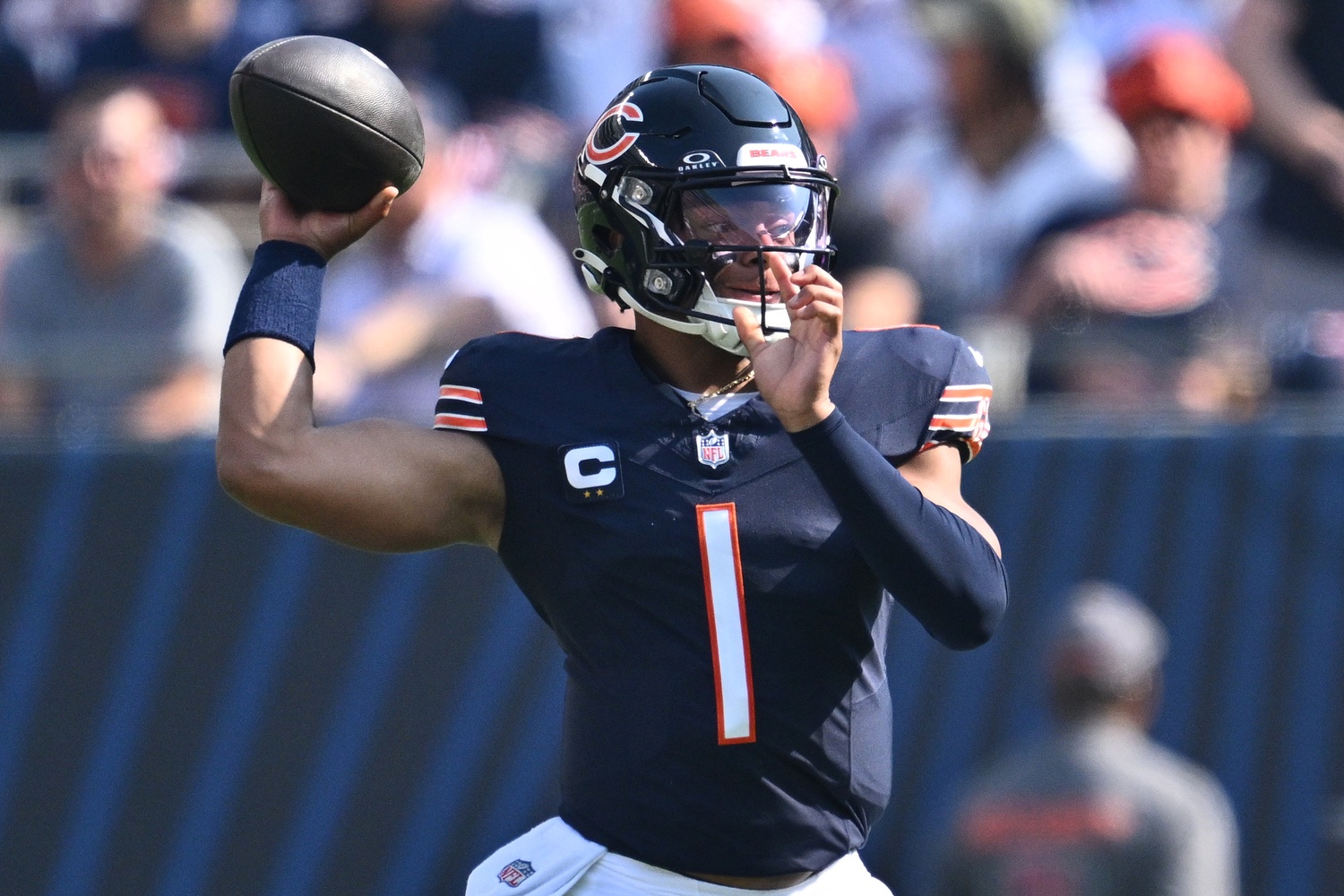 Justin Fields injury update: Bears QB on track to start vs