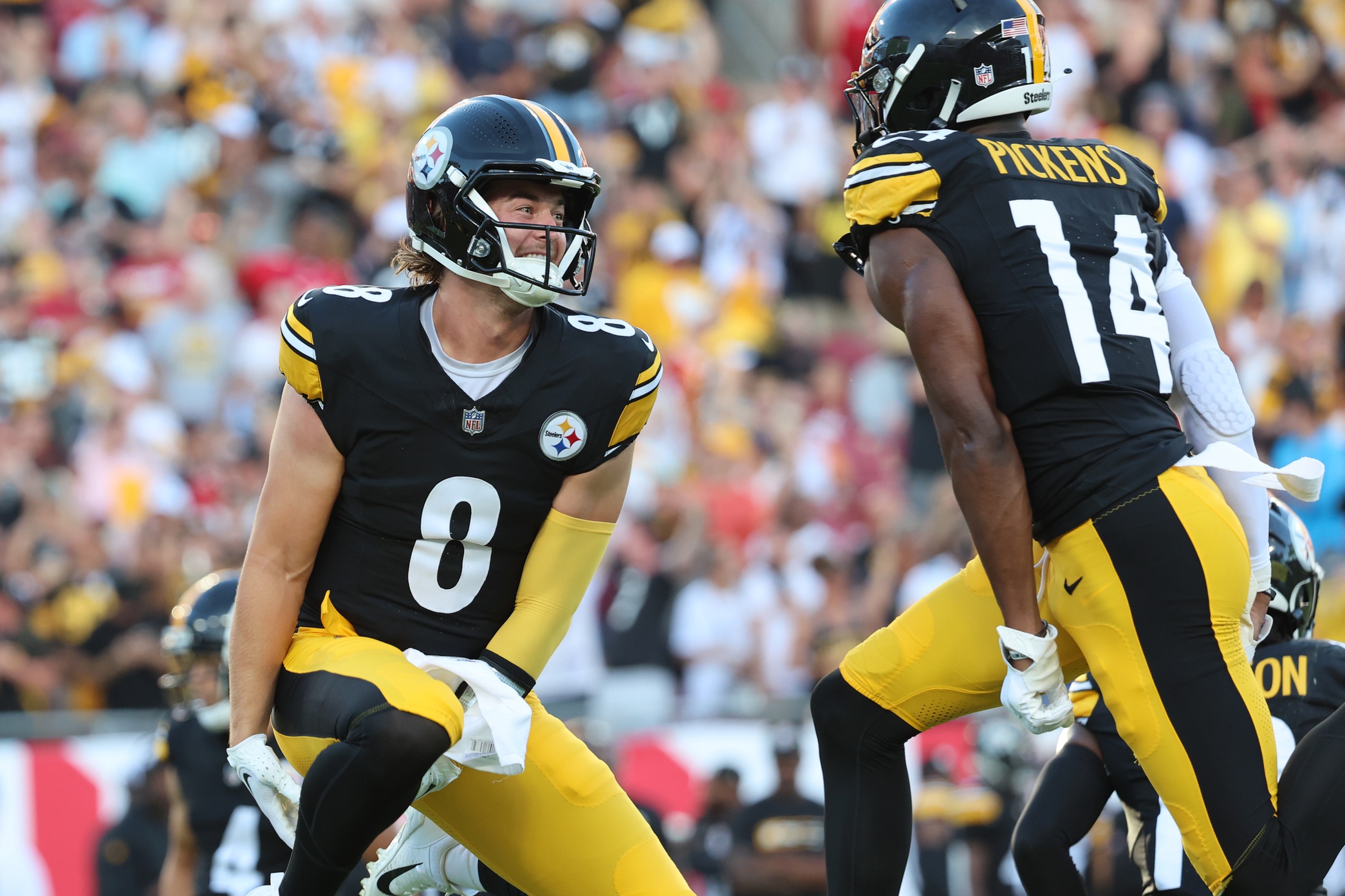 Kenny Pickett, Steelers cruise past Buccaneers