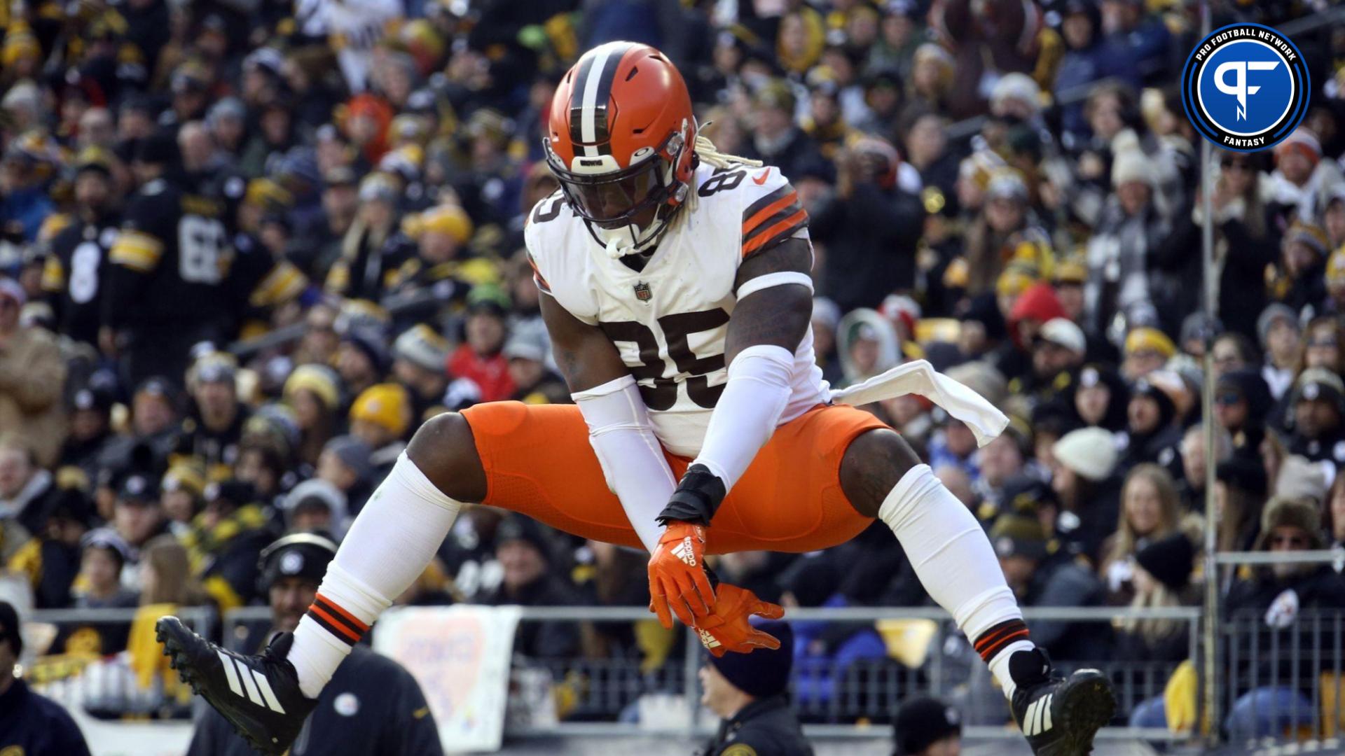 Browns TE David Njoku Arrives for Week 4 vs. Ravens in Full Mask