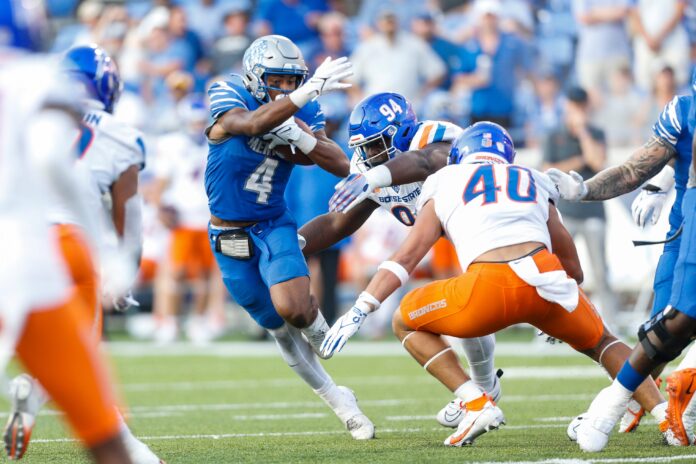 Memphis Blake Watson (4) runs with the ball during the game between University of Memphis and Boise State University in Memphis, Tenn.