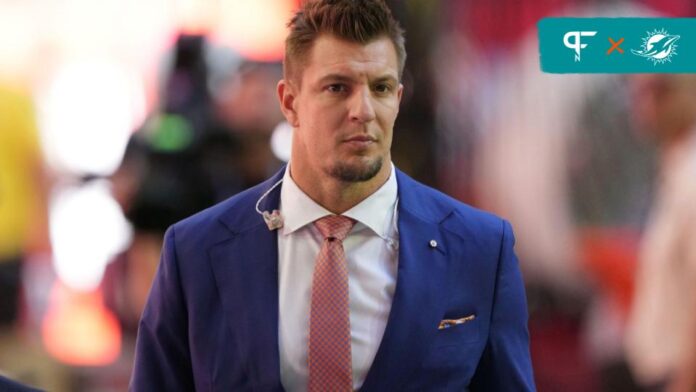 Rob Gronkowski appears to take stance after being asked 'should