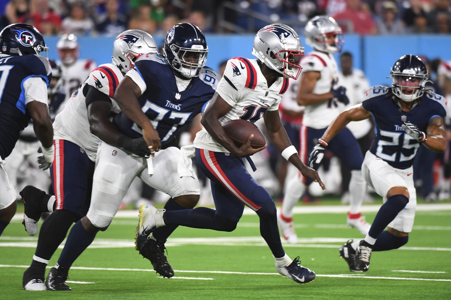New England Patriots QB Malik Cunningham (16) runs with the ball against the Tennessee Titans.