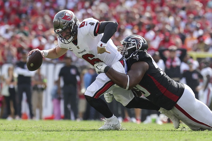 Tampa Bay Buccaneers QB Baker Mayfield (6) tries to break free from an Atlanta Falcons player.