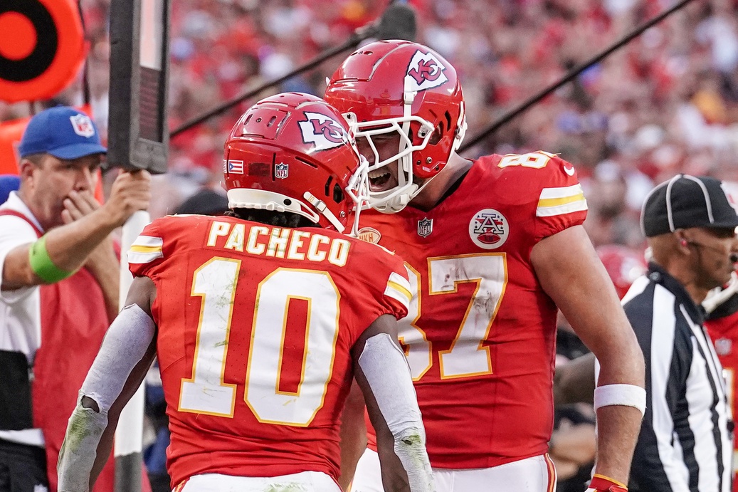 5 best prop bets for Chiefs' Week 11 matchup vs. Eagles