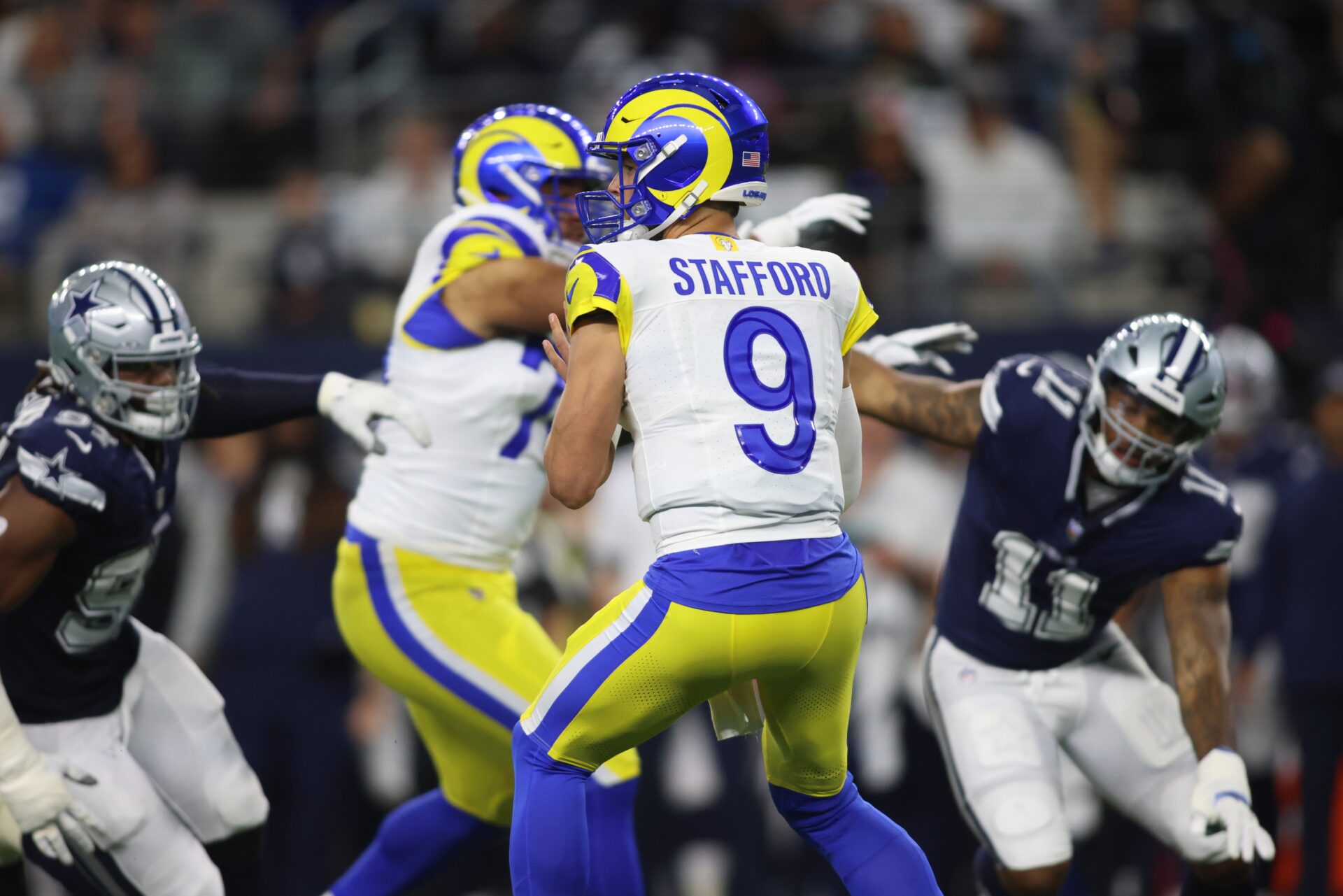 Los Angeles Rams QB Matthew Stafford (9) looks to pass against the Dallas Cowboys.
