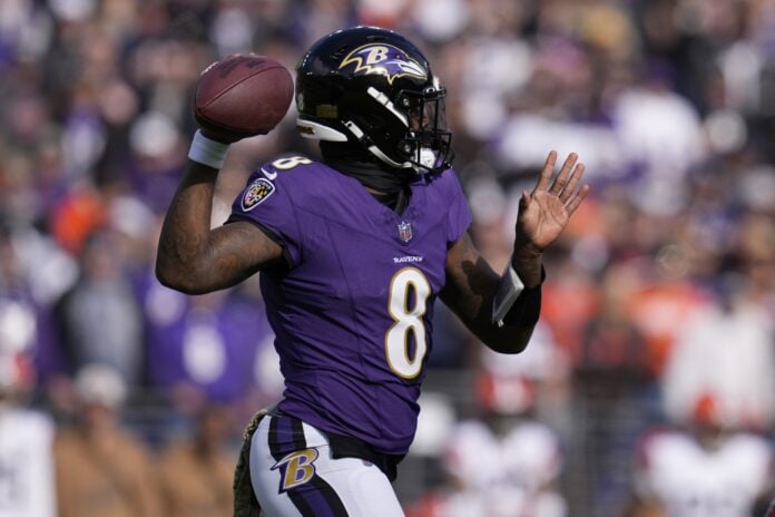 Baltimore Ravens quarterback Lamar Jackson (8) passes against the Cleveland Browns during the first quarter at M&T Bank Stadium.