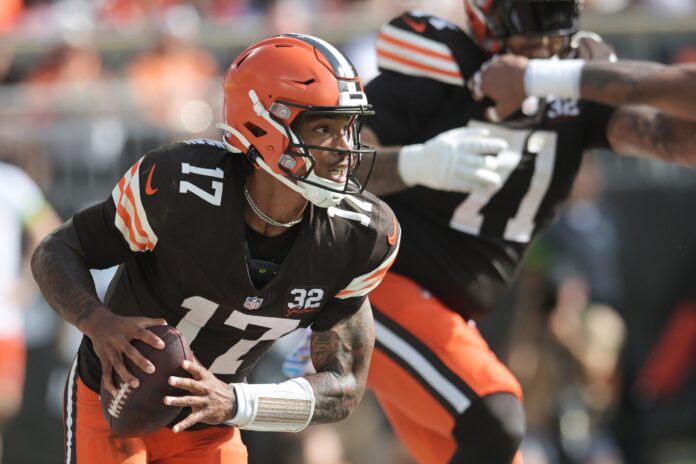 Cleveland Browns quarterback Dorian Thompson-Robinson (17) runs with the ball during the second half against the Baltimore Ravens at Cleveland Browns Stadium.