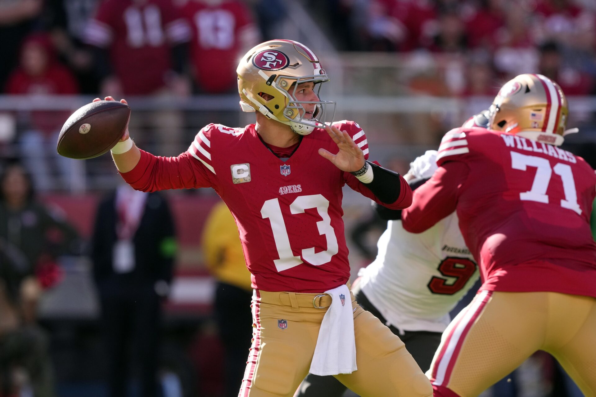 San Francisco 49ers QB Brock Purdy (13) throws a pass against the Tampa Bay Buccaneers.