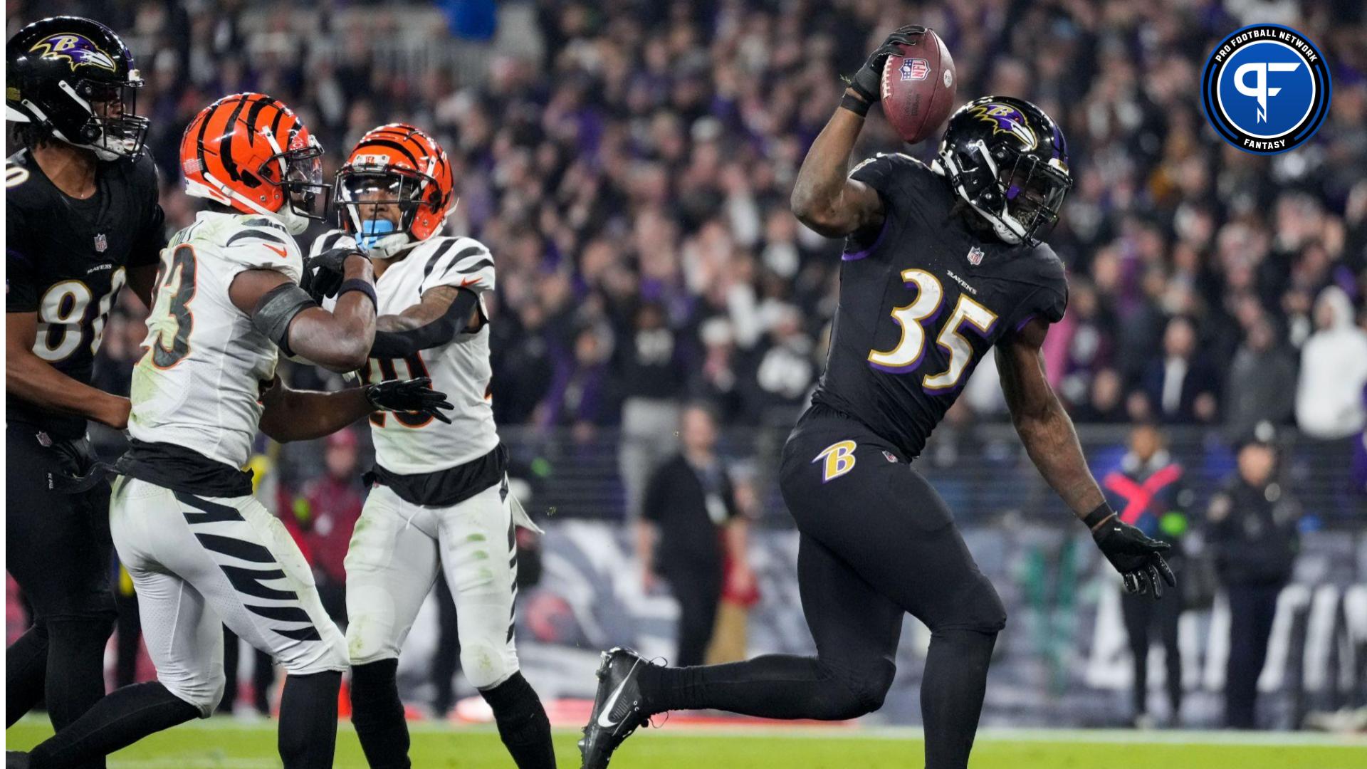 Baltimore Ravens running back Gus Edwards (35) breaks into the end zone for a touchdown in the fourth quarter against the Cincinnati Bengals at M&T Bank Stadium.