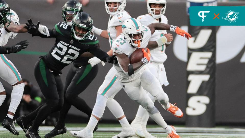 Miami Dolphins RB Jeff Wilson Jr. (23) runs the ball against the New York Jets.