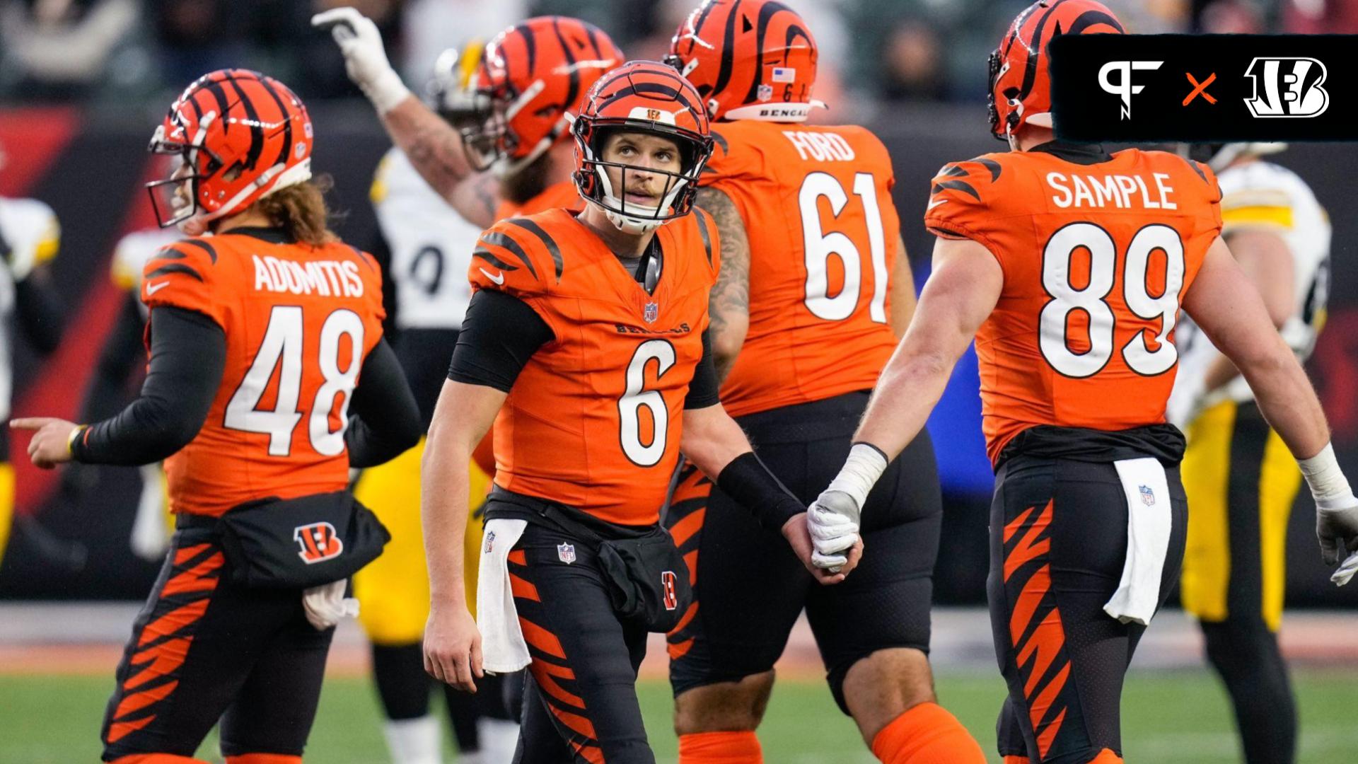 Cincinnati Bengals players come off the field against the Pittsburgh Steelers.