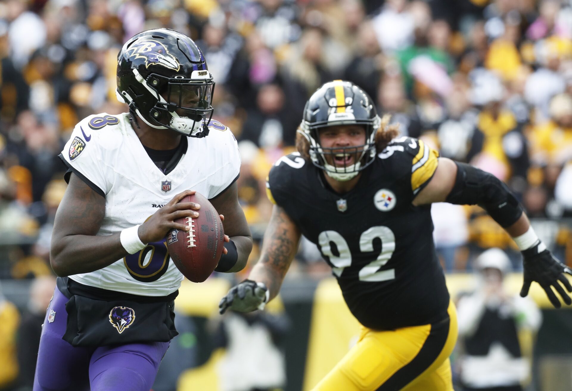 Baltimore Ravens QB Lamar Jackson (8) looks to pass against the Pittsburgh Steelers.