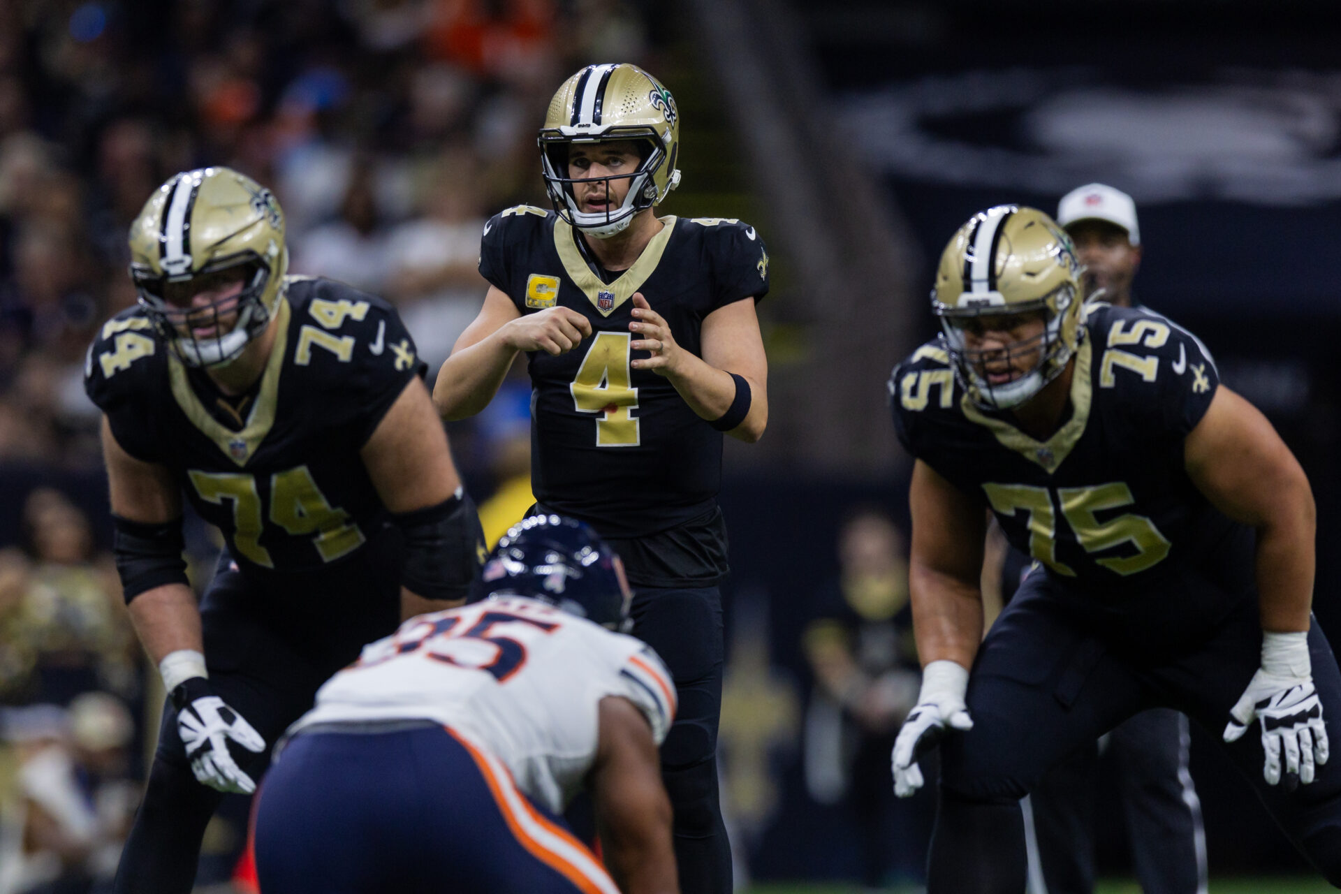 New Orleans Saints quarterback Derek Carr (4) calls for the ball against the Chicago Bears during the second half at the Caesars Superdome.