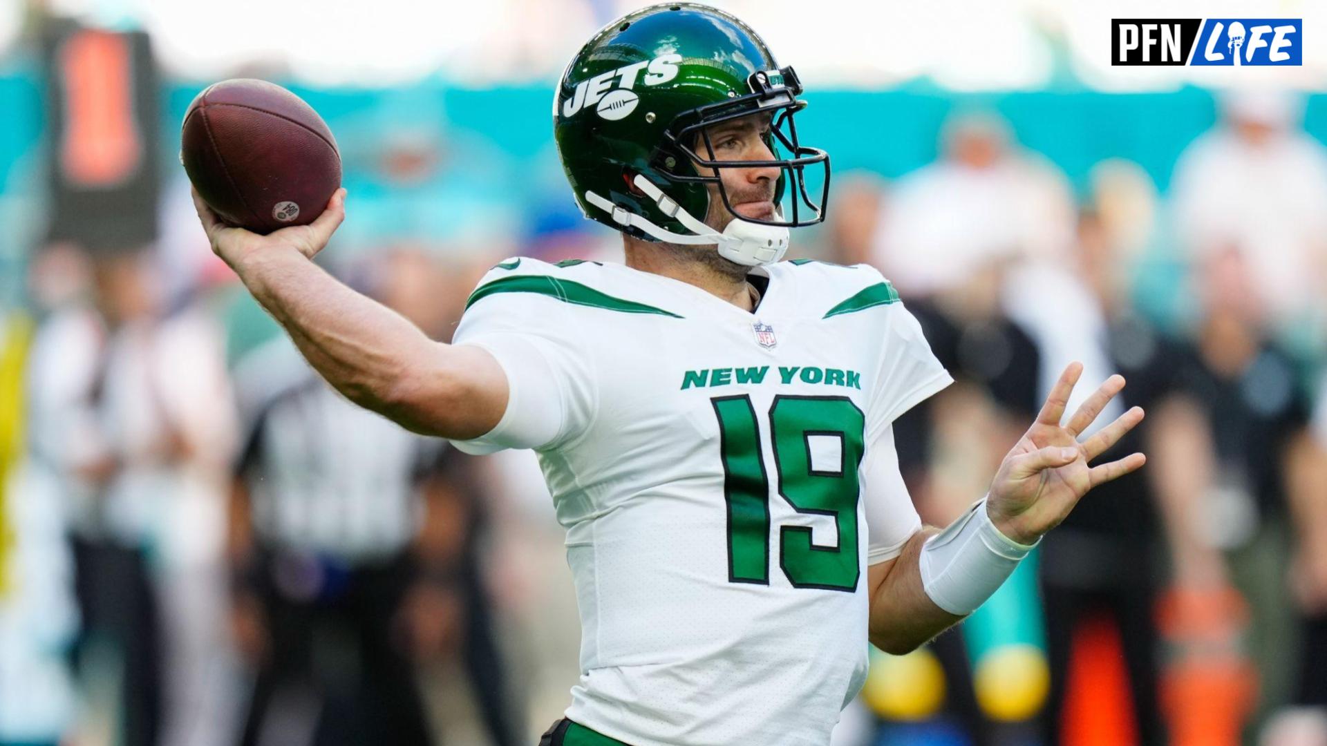New York Jets QB Joe Flacco (19) throws a pass against the Miami Dolphins.