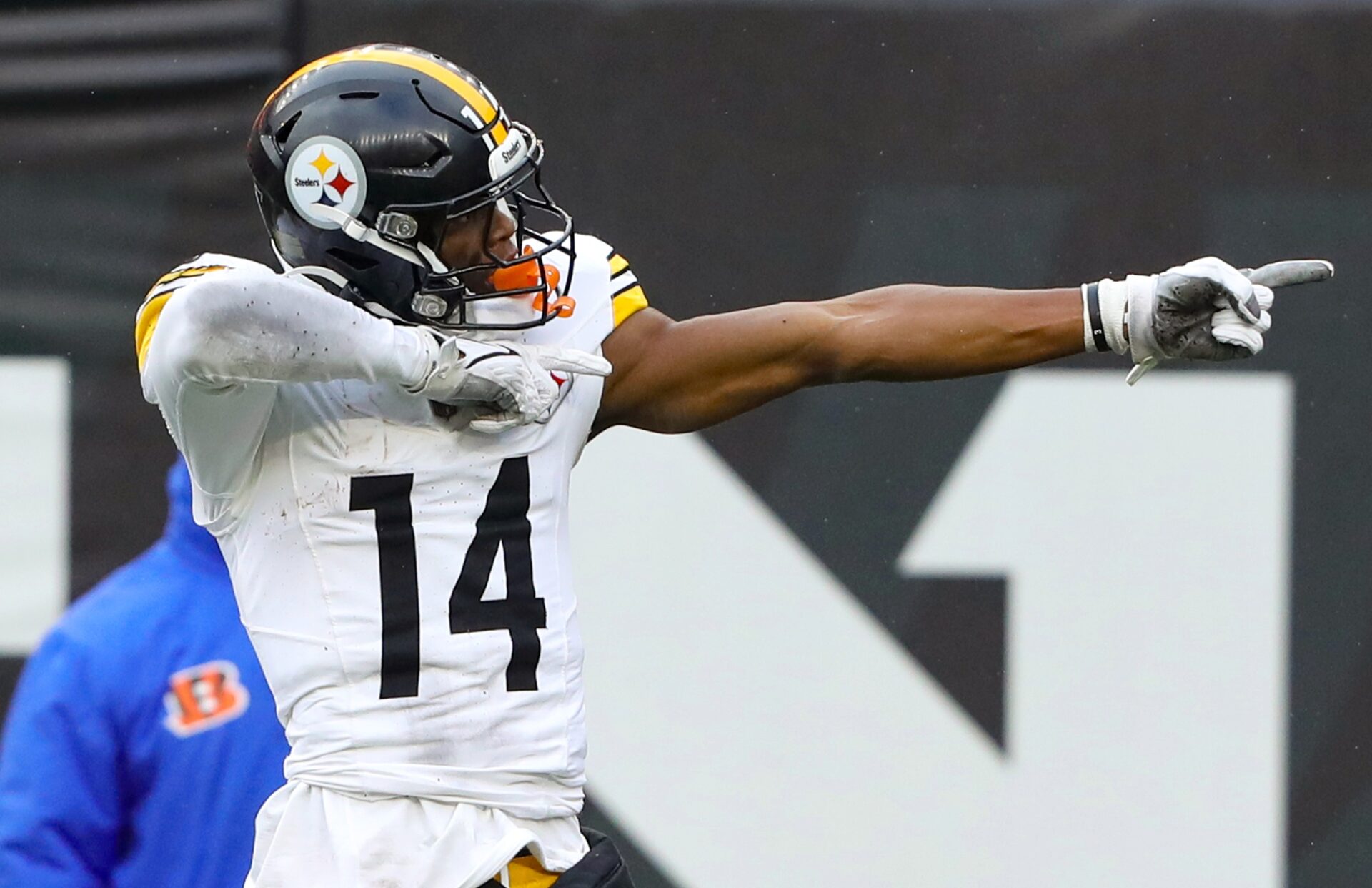 Pittsburgh Steelers wide receiver George Pickens (14) celebrates his first down reception during the fourth quarter against the Cincinnati Bengals at Paycor Stadium.