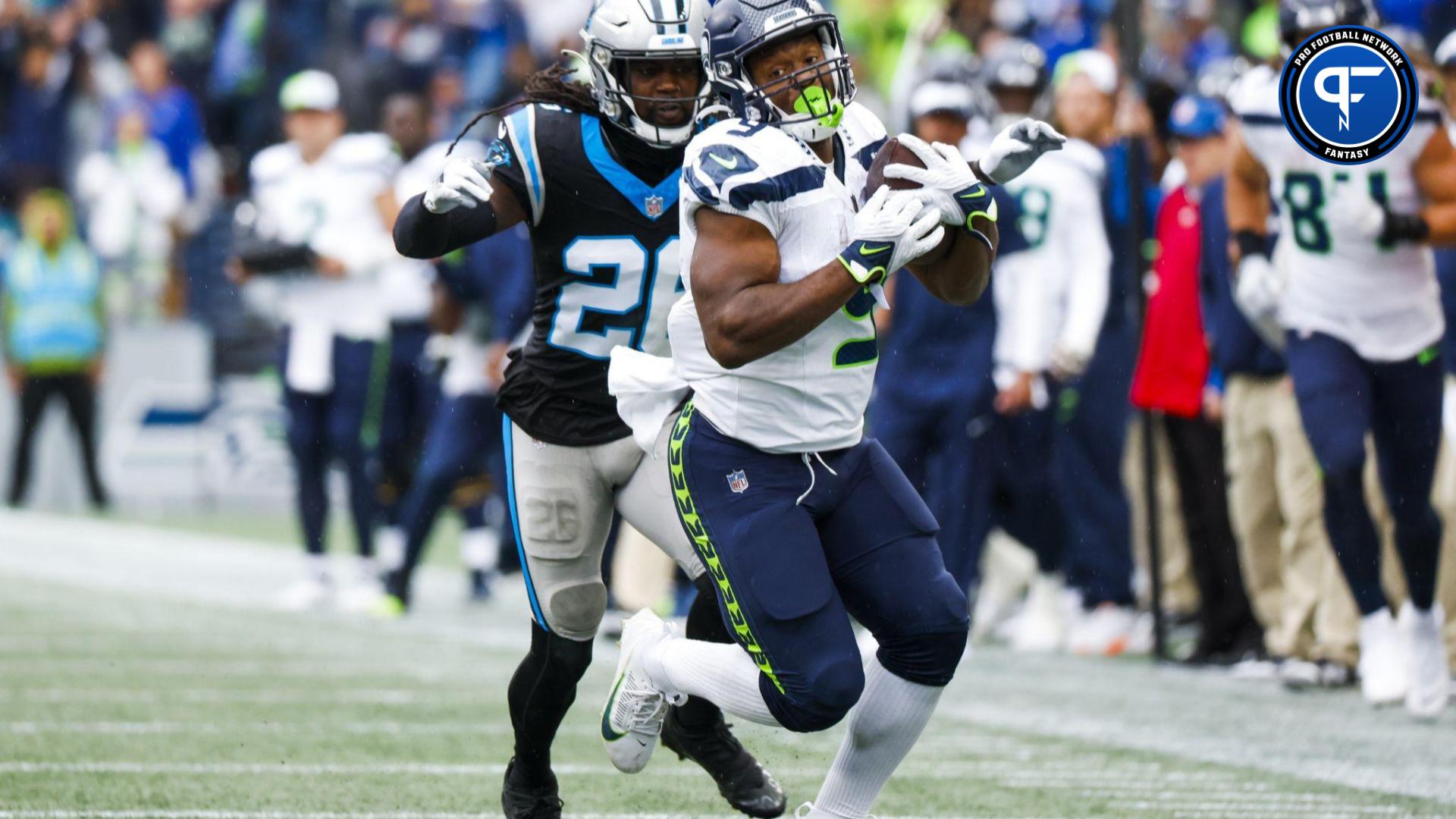 Seattle Seahawks RB Kenneth Walker III (9) catches a pass against the Carolina Panthers.