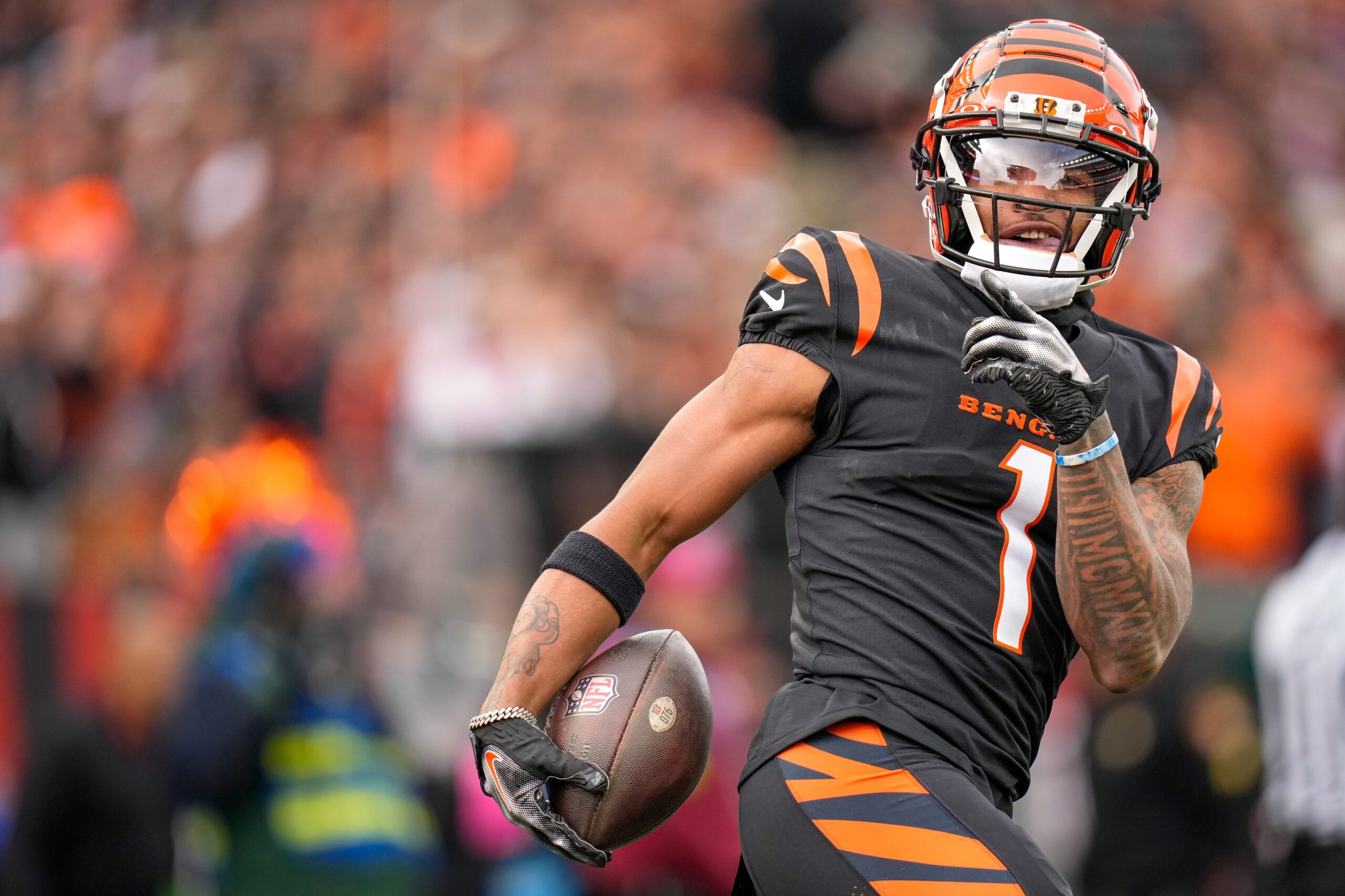 Bengals WR Ja'Marr Chase to get eased back into practice this week