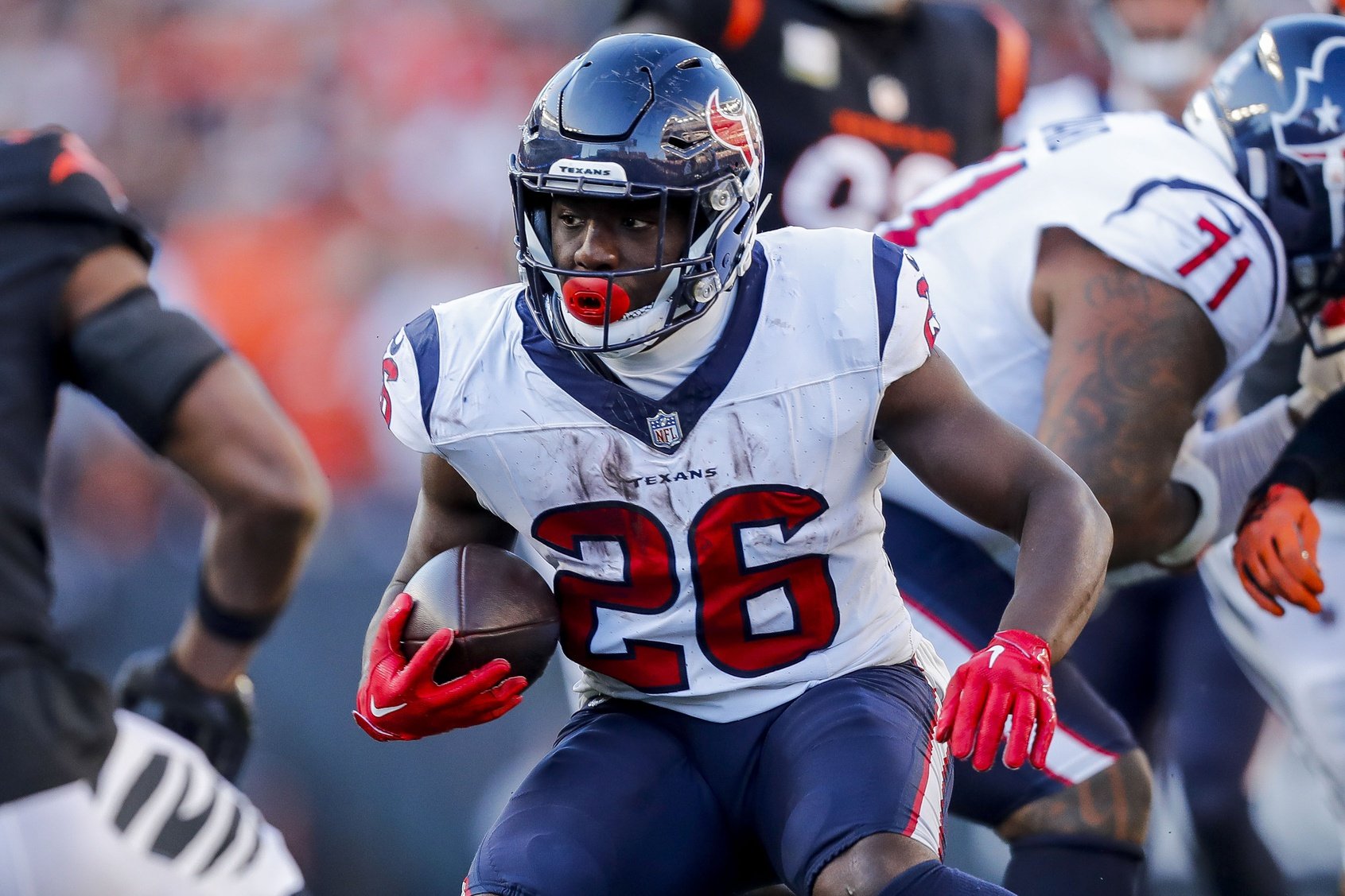 Is Devin Singletary Related to Mike Singletary? Exploring the Texans RB
