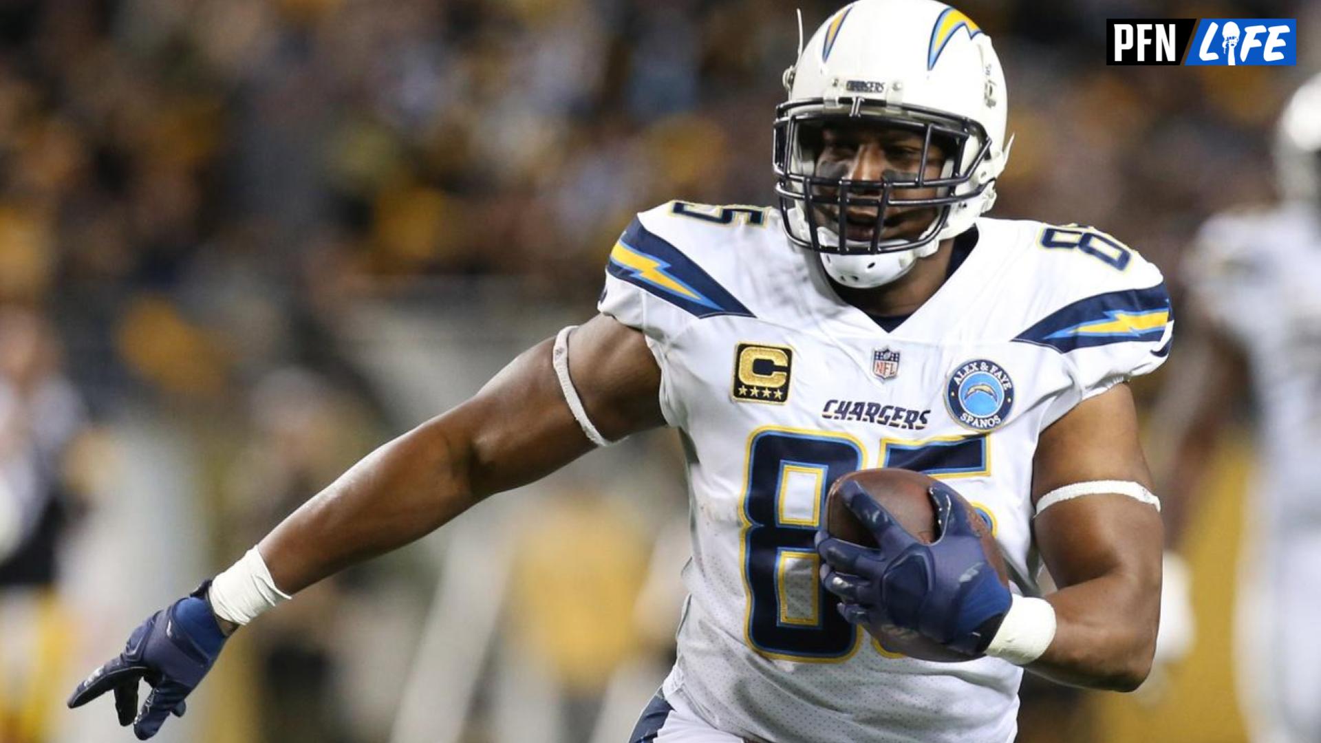 Los Angeles Chargers tight end Antonio Gates (85) runs after a catch against the Pittsburgh Steelers.