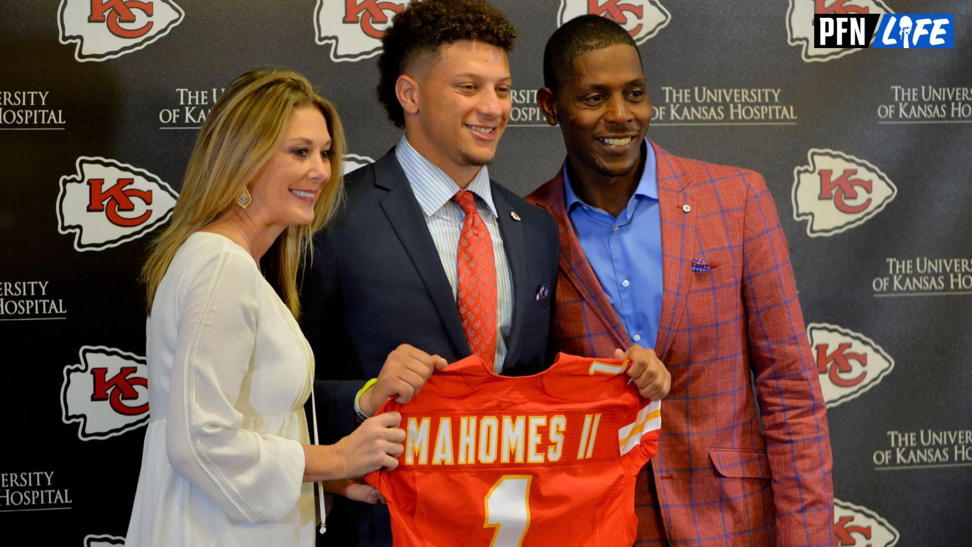 Kansas City Chiefs QB Patrick Mahomes poses with his parents after being drafted.