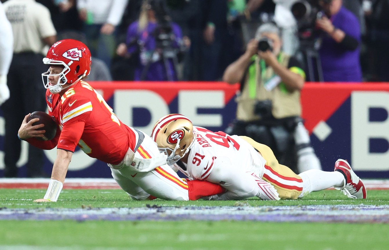 Kansas City Chiefs quarterback Patrick Mahomes (15) is tackled by San Francisco 49ers defensive end Arik Armstead (91) in the first half in Super Bowl LVIII at Allegiant Stadium.