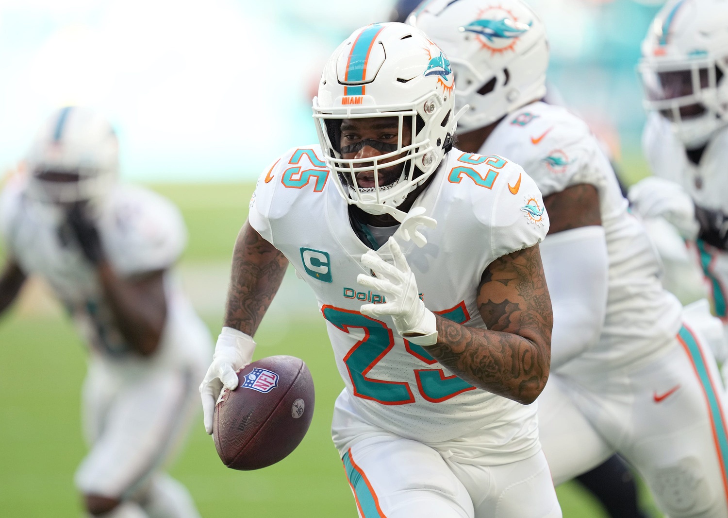 Miami Dolphins Inform CB Xavien Howard He'll Be Released: Report