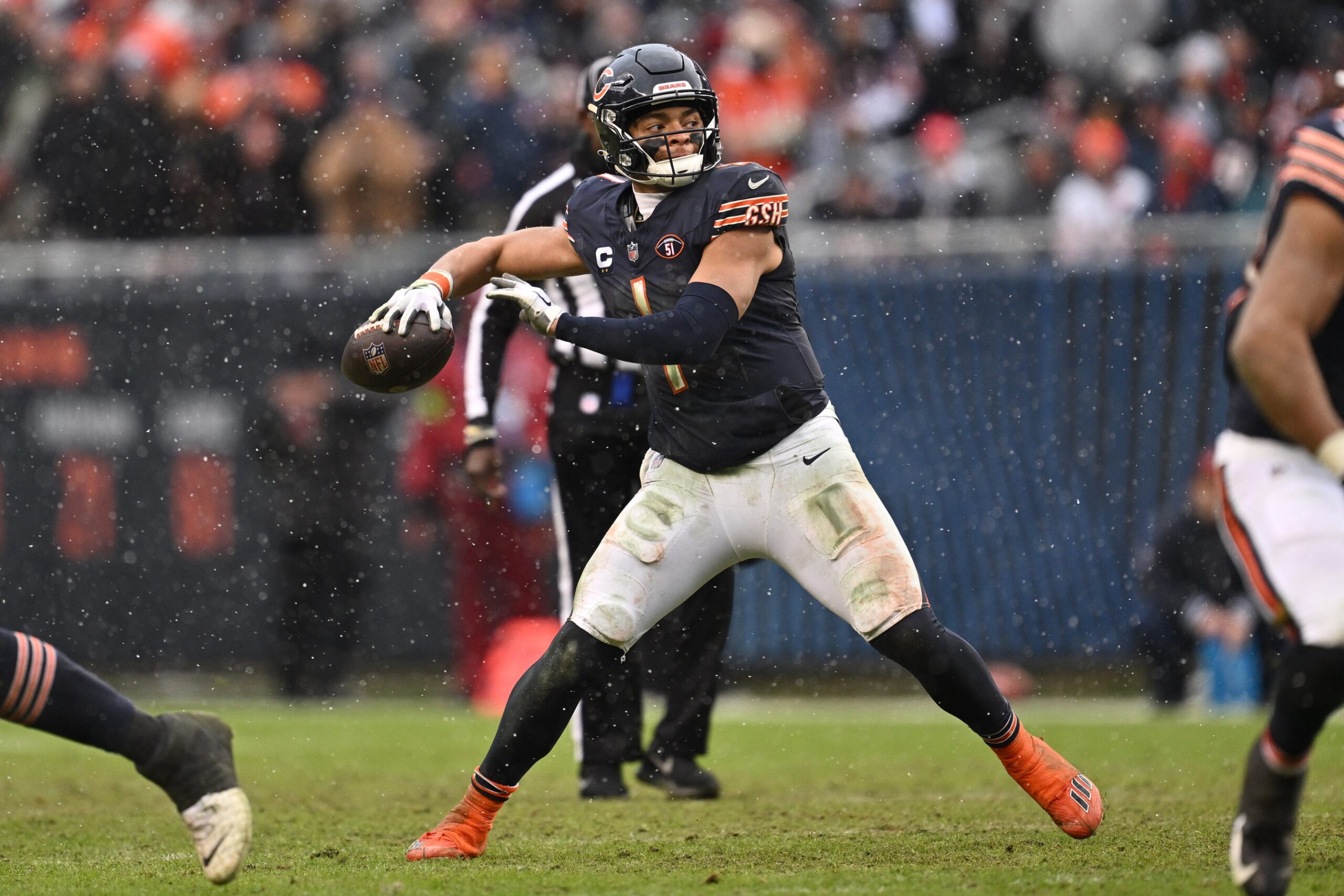 Chicago Bears QB Justin Fields (1) throws a pass against the Atlanta Falcons.