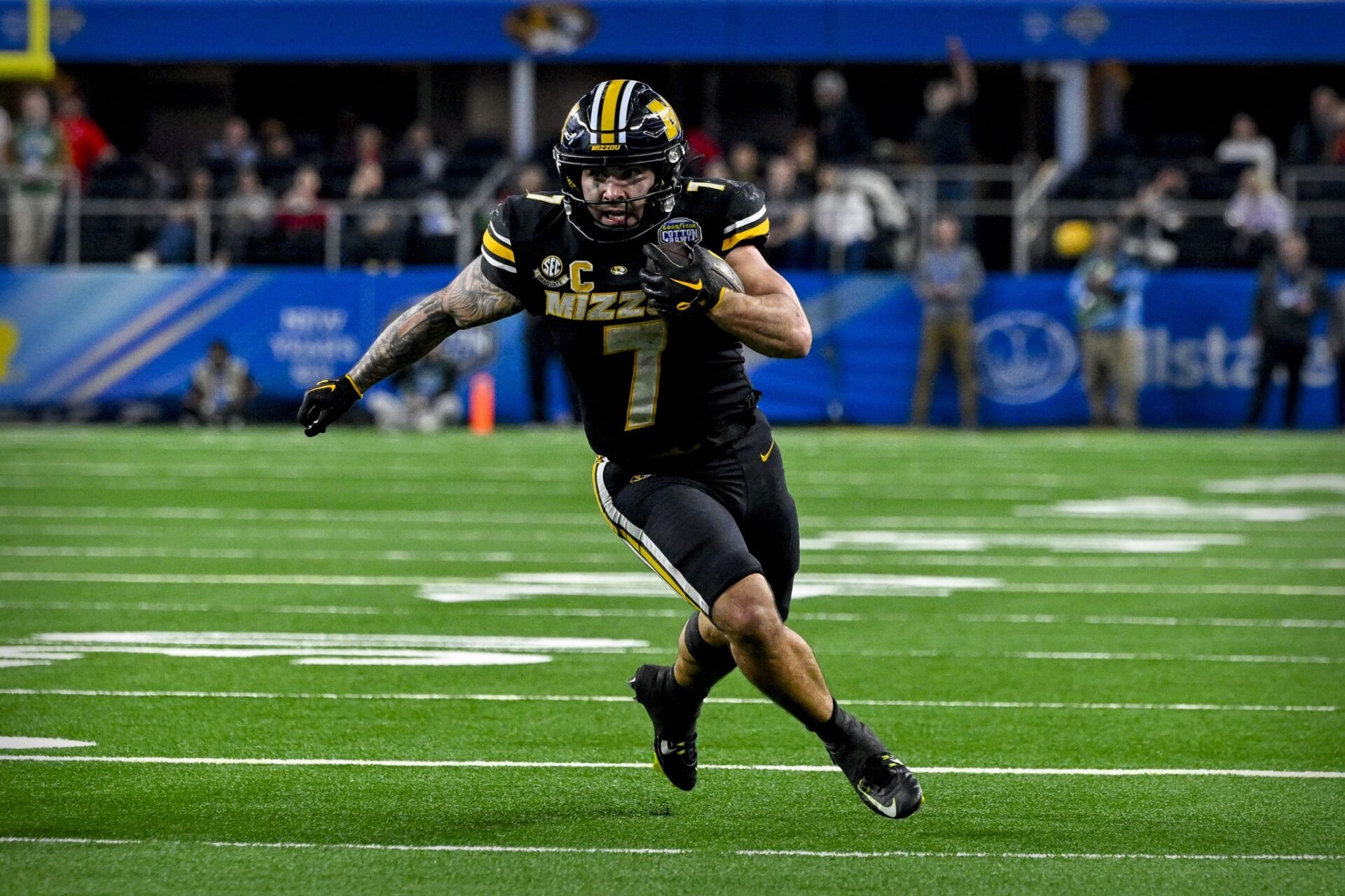 Missouri Tigers running back Cody Schrader (7) runs for a first down against the Ohio State Buckeyes during the fourth quarter at AT&T Stadium.