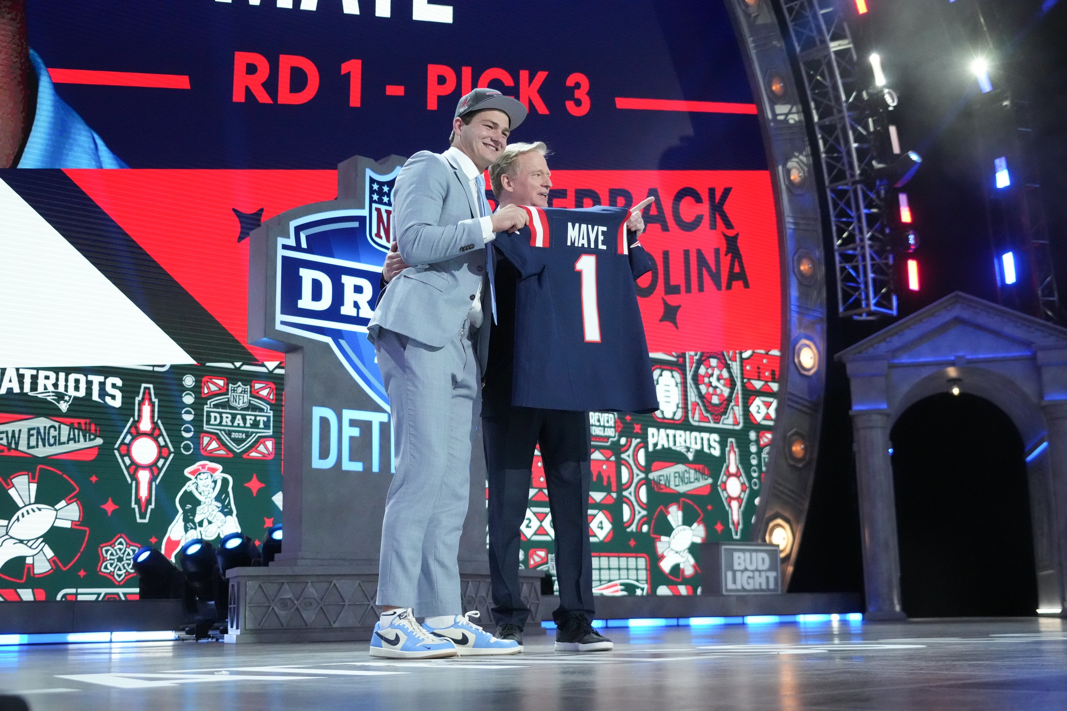 North Carolina Tar Heels quarterback Drake Maye poses with NFL commissioner Roger Goodell after being selected by the New England Patriots as the No. 3 pick in the first round of the 2024 NFL Draft at Campus Martius Park and Hart Plaza. Mandatory Credit: Kirby Lee-USA TODAY Sports