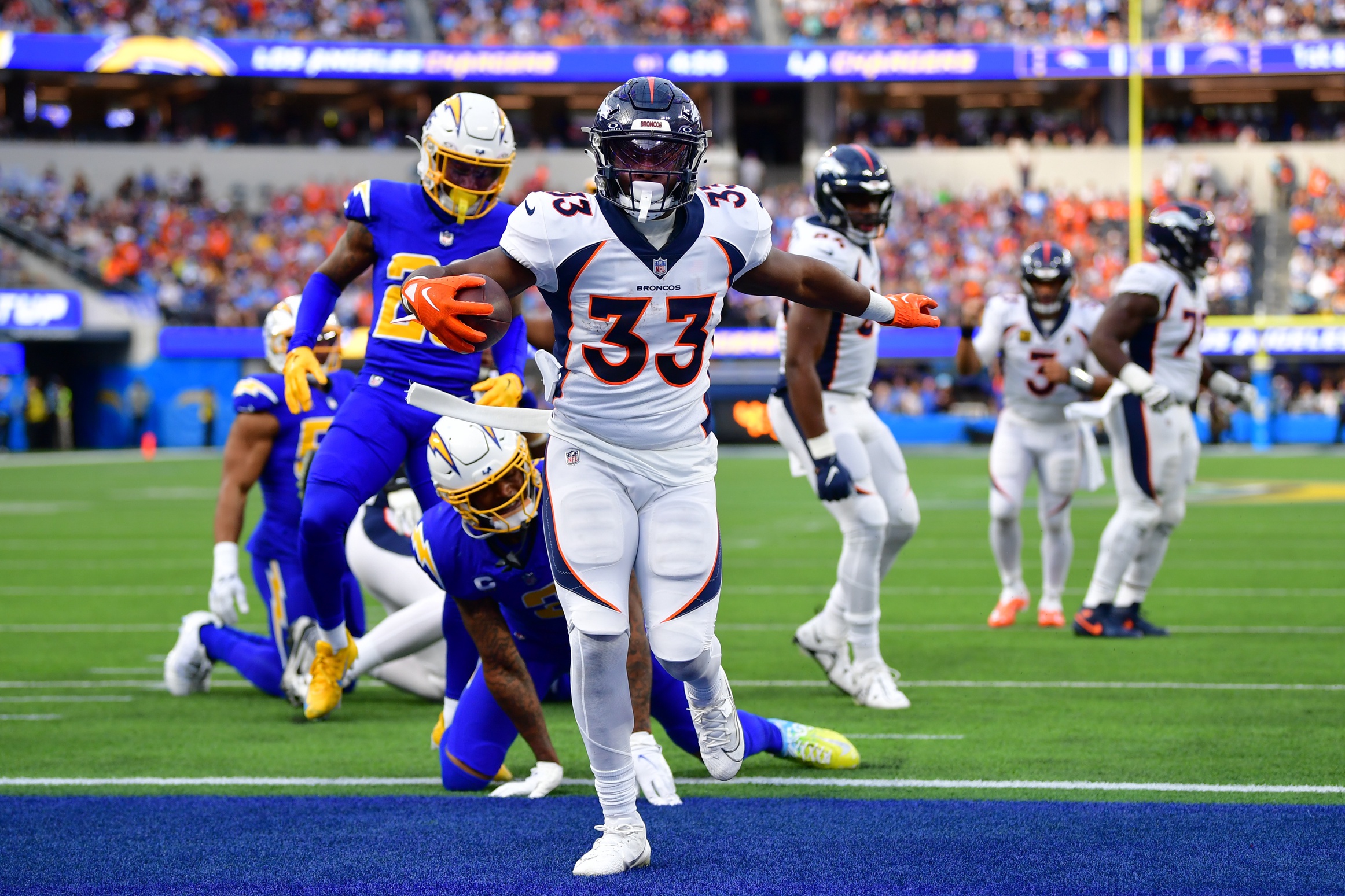 Denver Broncos running back Javonte Williams (33) scores a touchdown against 5e against the Los Angeles Chargers during the first half at SoFi Stadium. Mandatory Credit: Gary A. Vasquez-USA TODAY Sports