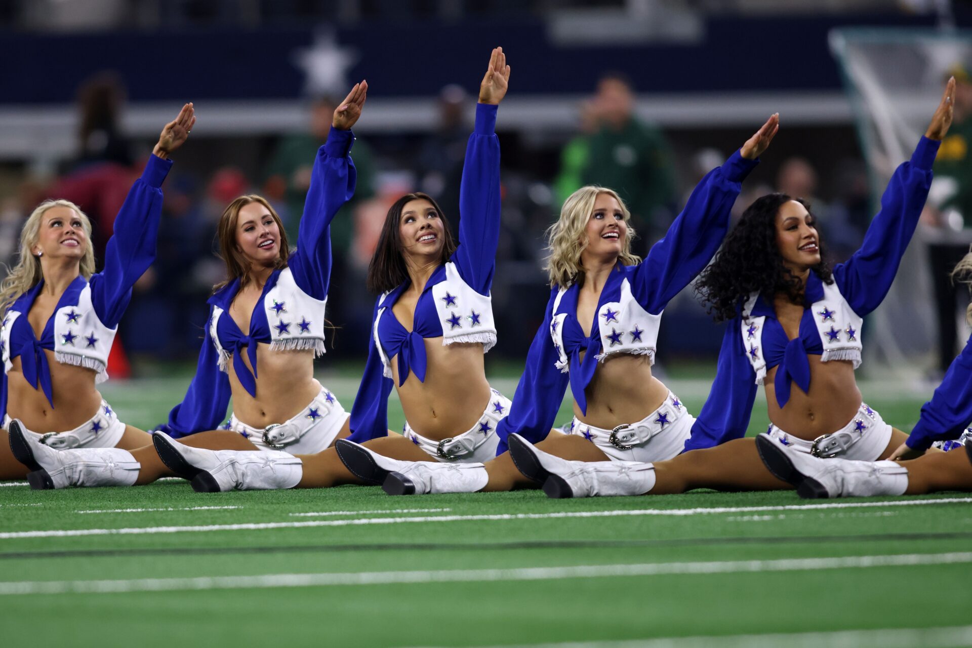 Who Are the Dallas Cowboys Cheerleaders? A Look at the New Netflix ...