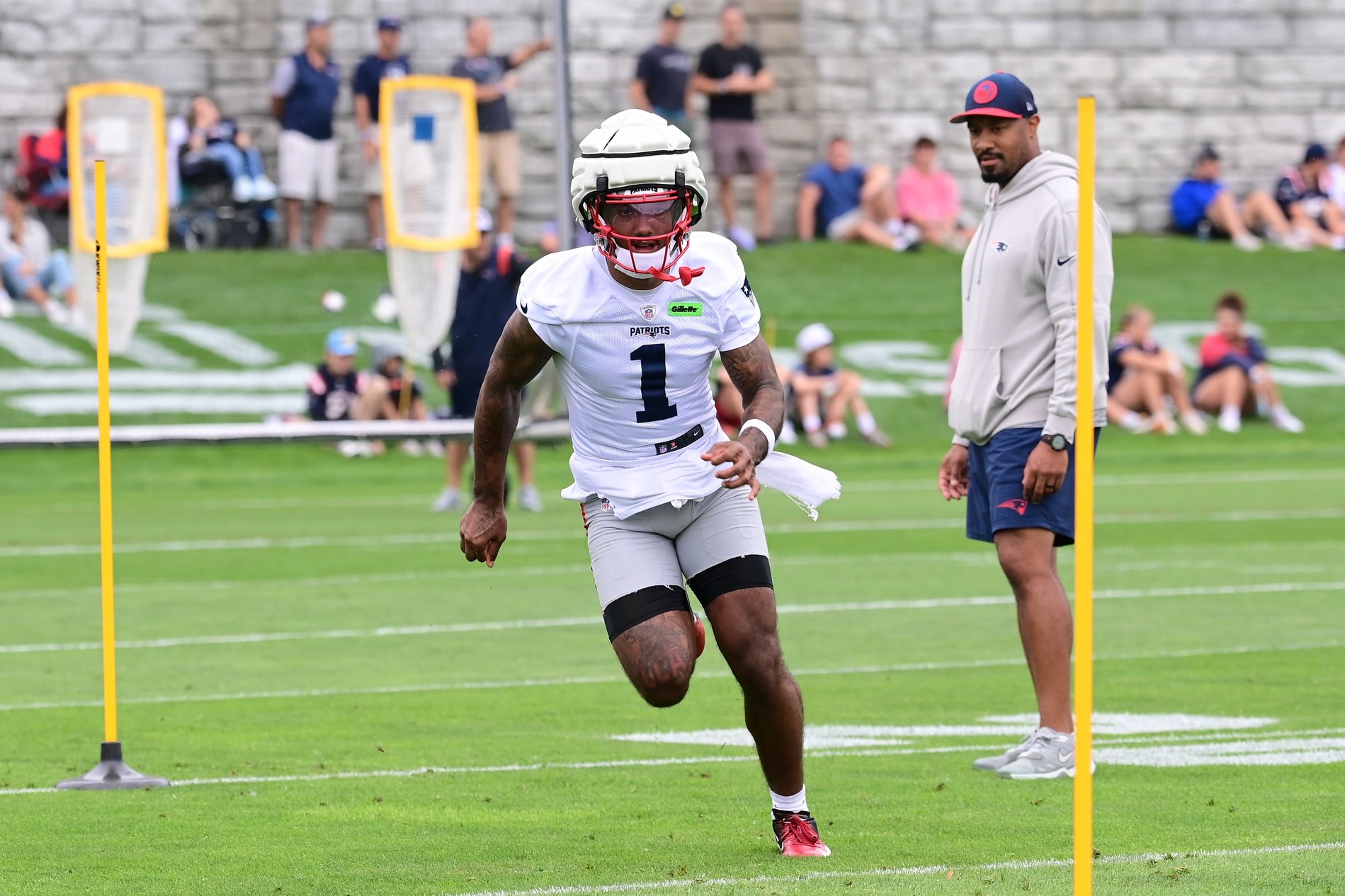 Rookie Ja’Lynn Polk Has Bold Take on Patriots QBs, Message for Robert Kraft