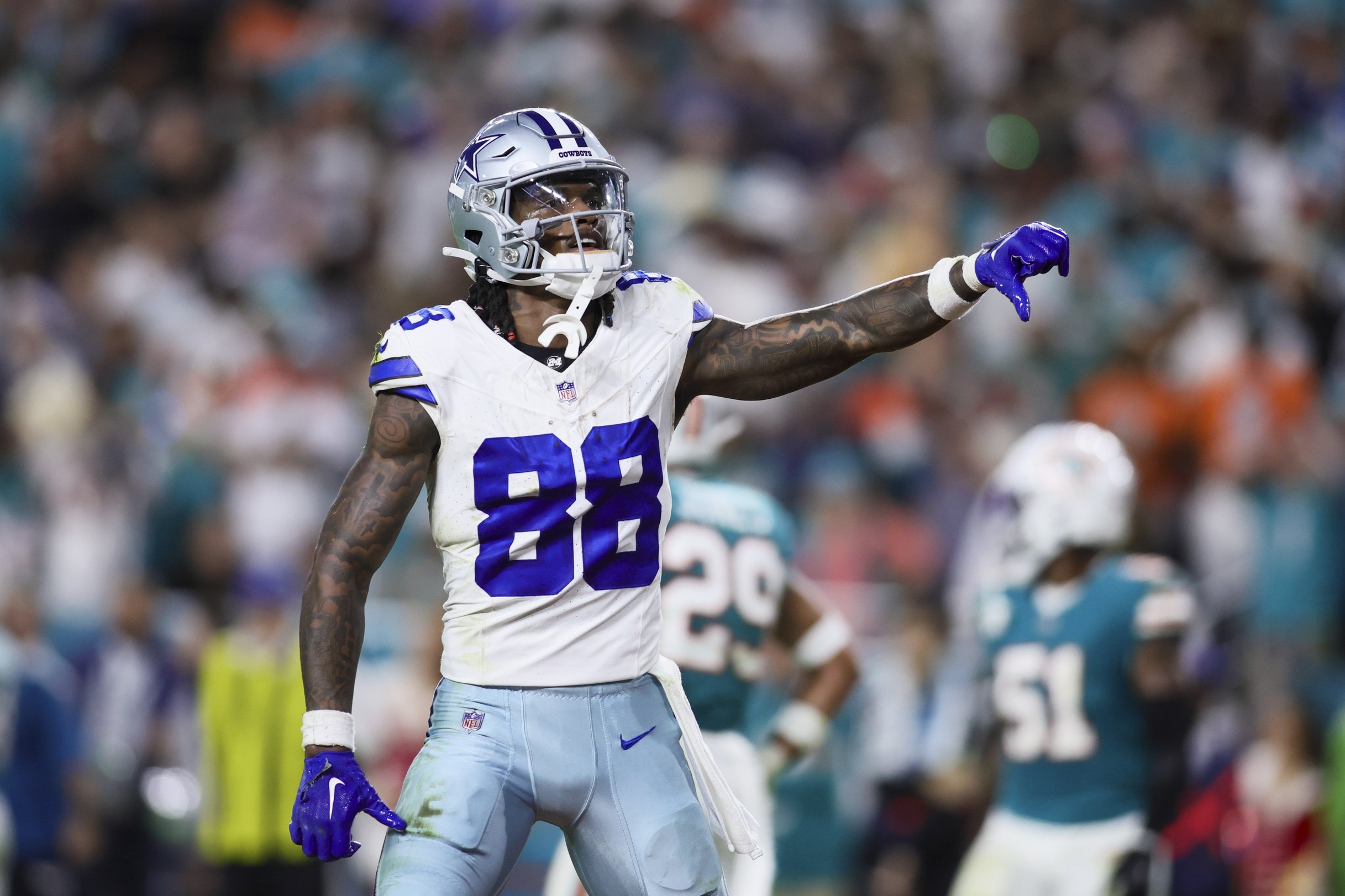 CeeDee Lamb Causes Social Media Uproar With Viral Reaction and Surprise Photo Change Following Jerry Jones’ Comments