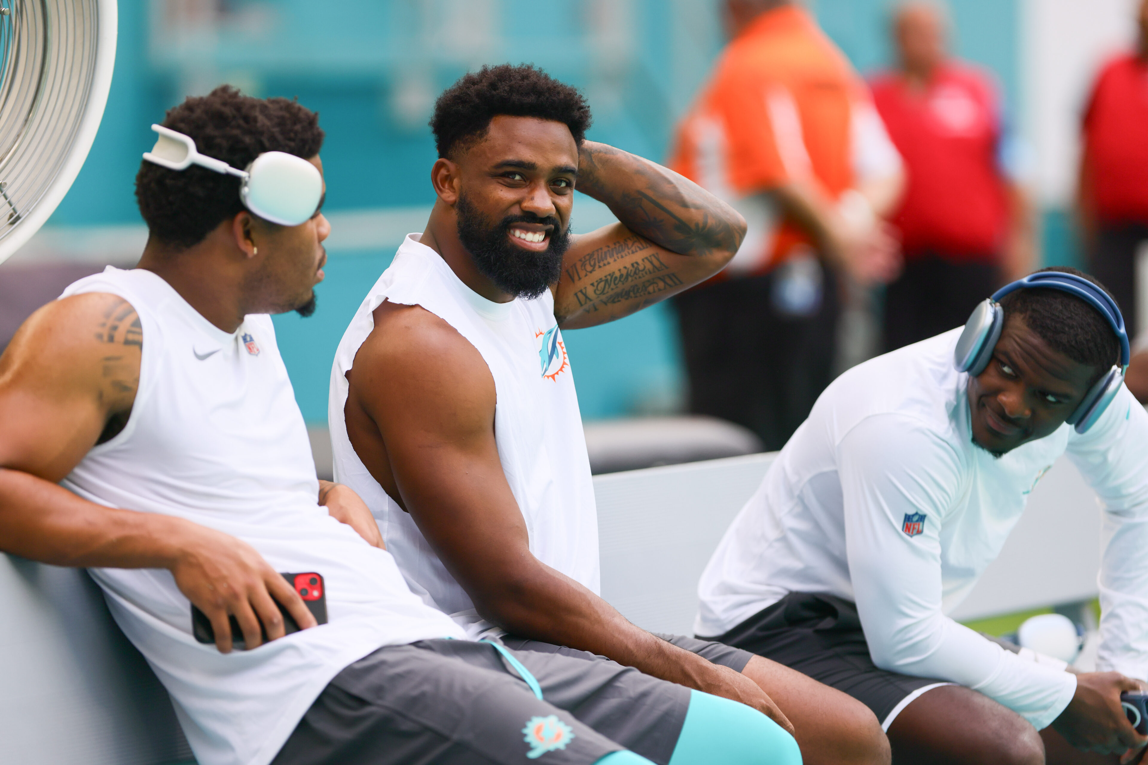 Dolphins RB Depth Chart Jaylen Wright, Jeff Wilson Jr. Set for Bigger